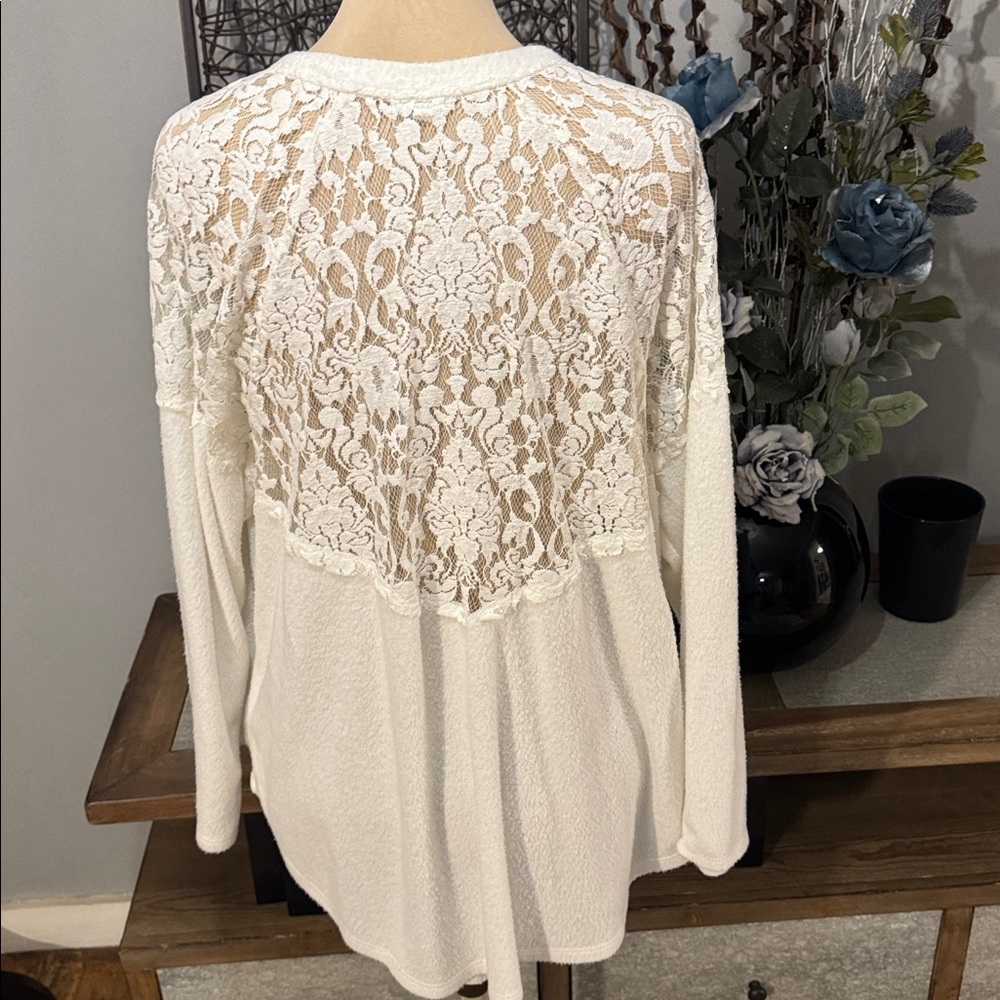 Eyeshadow Winter White Lace Back Knit Top 2X Cozy Boho Sweatshirt Style.